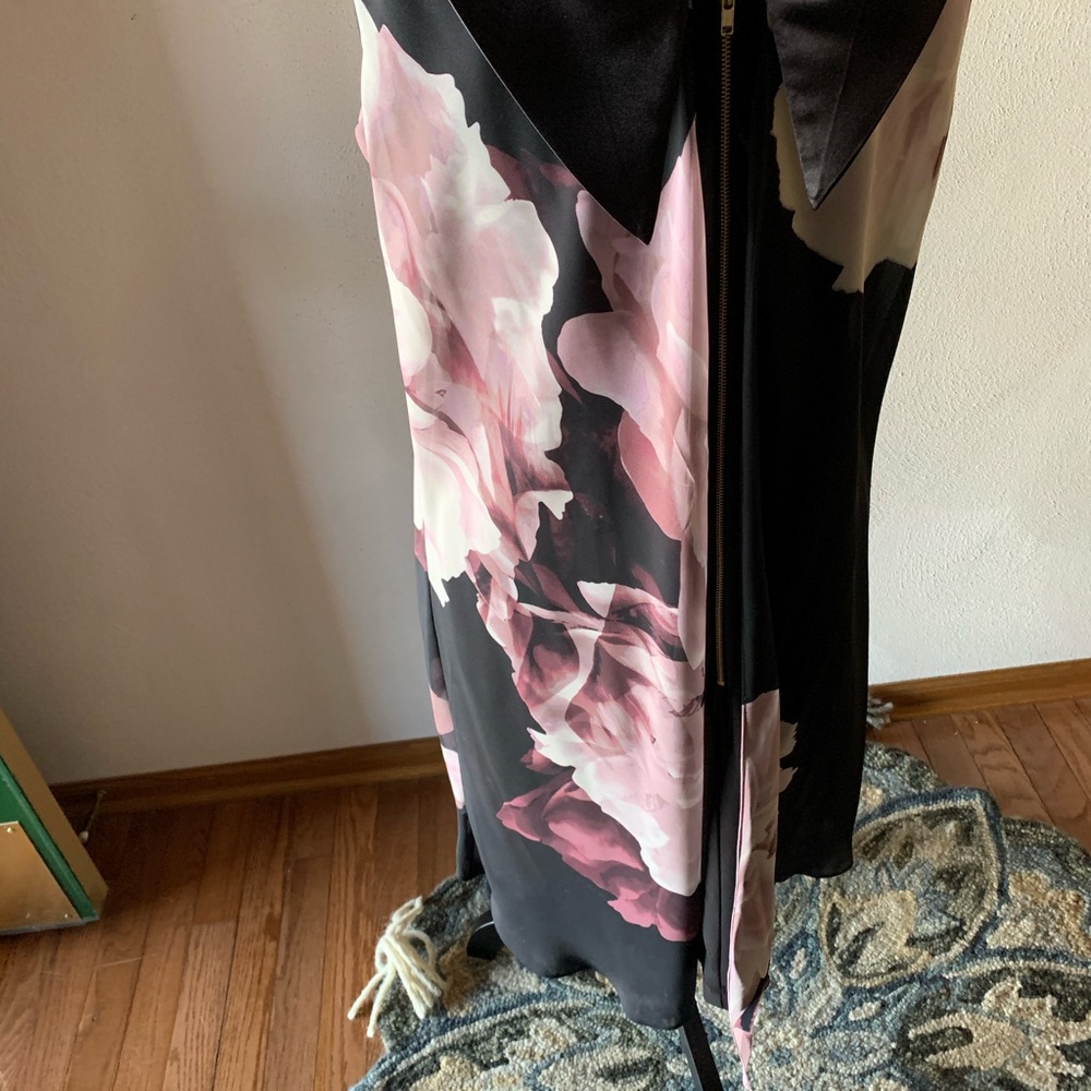 Beautiful sleeveless cowl neck SLNY dress - Picture 3 of 6